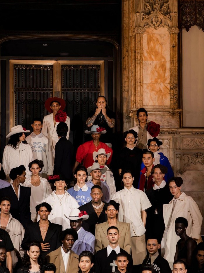 Fashion Show Willy Chavarria di Gedung Woolworth, New York City.