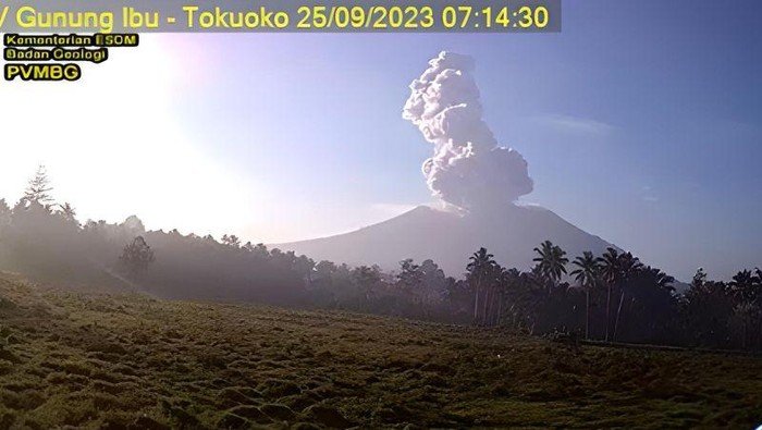 Gunung Ibu bererupsi (Dok. PVMBG)