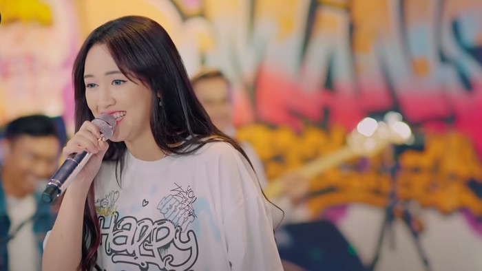 Baru-baru ini, Happy Asmara merilis video musik di kanal YouTube RC Music. Happy menanyikan lagu Kisinan yang diciptakan Masdddho.