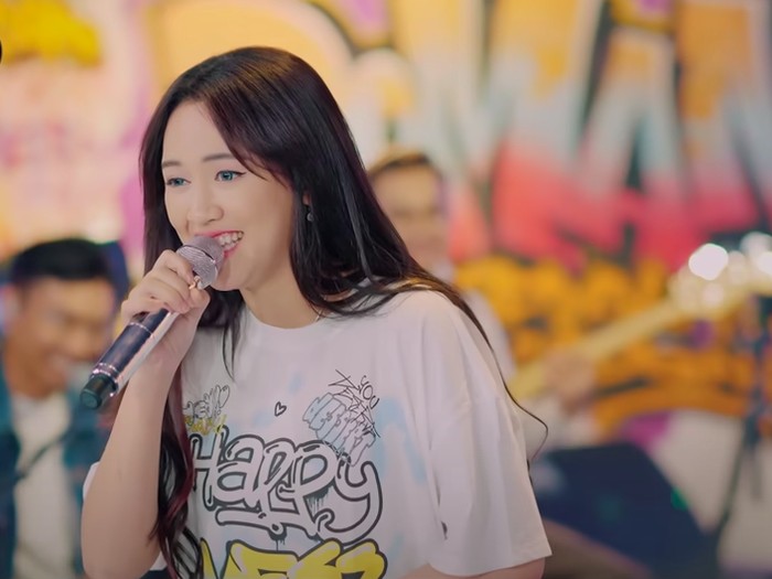 Baru-baru ini, Happy Asmara merilis video musik di kanal YouTube RC Music. Happy menanyikan lagu Kisinan yang diciptakan Masdddho.