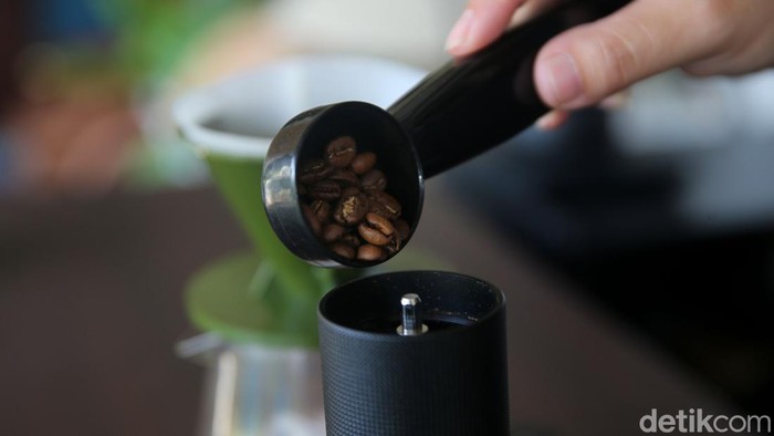 Interaksi Tanpa Batas di Toko Kopi Tjaraka Interaksi Tanpa Batas di Toko Kopi Tjaraka