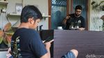 Interaksi Tanpa Batas di Toko Kopi Tjaraka