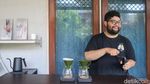 Interaksi Tanpa Batas di Toko Kopi Tjaraka