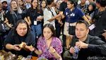 Begini Aksi Nagita Slavina dan Keanu Mukbang di Jajarans Festival