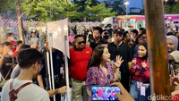 Setelah mengelilingi tenant, Nagita Slavina dan selebgram Keanu pun langsung mukbang di hari pertama. Foto: detikcom/Riska Fitria