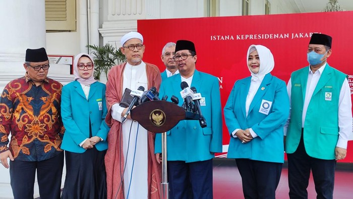 Jokowi Bertemu Parmusi di Istana