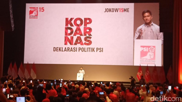 Kaesang Pangarep membari sambutan setelah diumumkan menjadi Ketua Umum (Ketum) PSI (Adrial Akbar/detikcom)