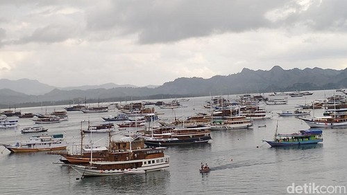 Kapal wisata di Labuan Bajo, NTT.
