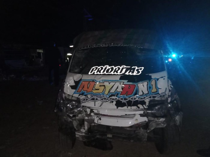 Pikap pembawa konsumsi yang menabrak penonton karnaval di Malang
