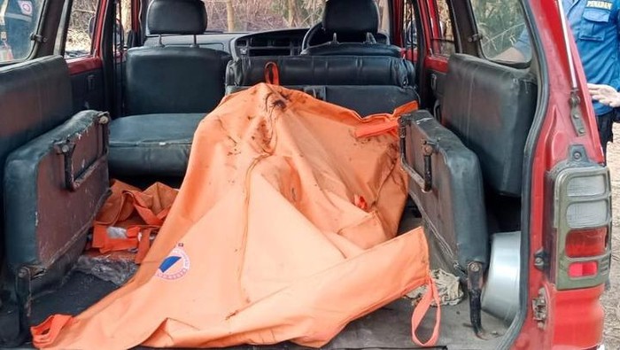 Kebakaran lahan sekitar 2 hektare terjadi di Legok, Kabupaten Tangerang, Banten. Seorang pria ditemukan tewas di lokasi setelah api dipadamkan