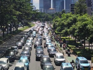 Cerita Penumpang TransJ Terjebak Macet Imbas Perbaikan Jalan di Tendean