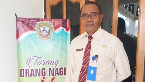 Kepala Dinas Sosial Flores Timur Benediktus B. Herin di kantor Bupati Flores Timur, Senin (25/9/2023).