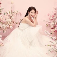 Aktris asal Korea Utara ini akan melangsungkan pernikahan dengan kekasihnya pada bulan Oktober. Kabar bahagia itu diumumkan Kim Ah Ra melalui akun Instagram pada Jumat (22/9/2023). Foto: dok. Instagram @lael_kim_ara