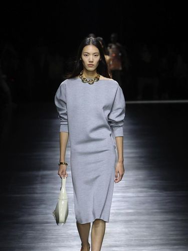 Koleksi debut show pertama Sabato De Sarno, berjudul Gucci Ancora. Koleksi debut show pertama Sabato De Sarno, berjudul Gucci Ancora.