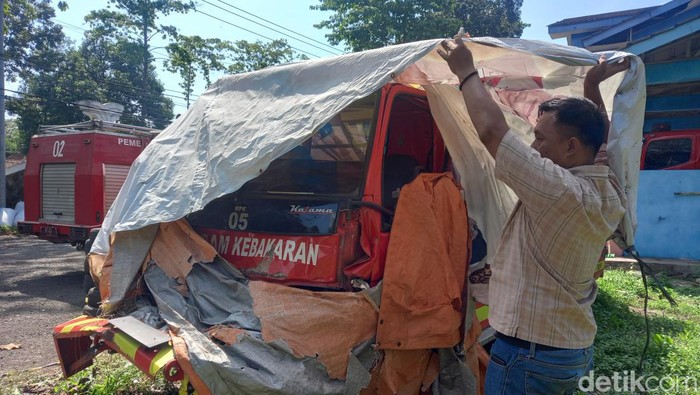Kondisi armada Damkar Subang yang terbengkalai.