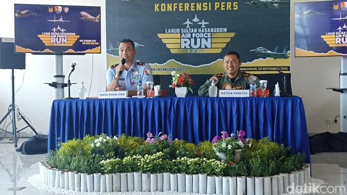 Konferensi pers Air Force Run Lanud Sultan Hasanuddin di Baseops Lanud Sultan Hasanuddin.