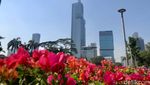 Lihat Lagi Foto-foto Langit Jakarta yang Membiru Siang Tadi