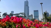 Pj Gubernur DKI Jakarta Heru Budi Hartono meminta agar penggunaan water mist di gedung-gedung tinggi dalam rangka mengurangi polusi udara untuk terus digencarkan. Heru berharap dengan begitu, kualitas udara di Jakarta semakin membaik dan langit akan berwarna biru.  