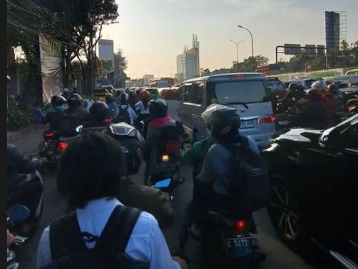 Macet di TB Simatupang