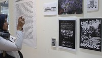Pameran untuk mengenang 135 korban jiwa dari peristiwa tragedi Kanjuruhan tersebut diadakan selama lima hari dengan menampilkan 52 karya yang terdiri dari lukisan, fotografi serta poster.  