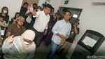 Momen Anies Diantar Motor ke Baintelkam Polri untuk Urus SKCK
