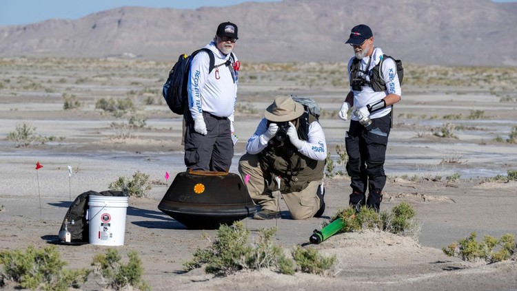 The return capsule containing a sample collected from the asteroid Bennu in October 2020 by NASA’s OSIRIS-REx spacecraft is seen shortly after touching down in the desert at the Department of Defenses Utah Test and Training Range in Dugway, Utah, U.S. September 24, 2023.  NASA/Keegan Barber/Handout via REUTERS THIS IMAGE HAS BEEN SUPPLIED BY A THIRD PARTY. MANDATORY CREDIT     TPX IMAGES OF THE DAY
