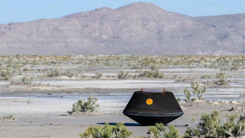 The return capsule containing a sample collected from the asteroid Bennu in October 2020 by NASA’s OSIRIS-REx spacecraft is seen shortly after touching down in the desert at the Department of Defense's Utah Test and Training Range in Dugway, Utah, U.S. September 24, 2023.  NASA/Keegan Barber/Handout via REUTERS THIS IMAGE HAS BEEN SUPPLIED BY A THIRD PARTY. MANDATORY CREDIT     TPX IMAGES OF THE DAY