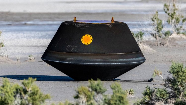The return capsule containing a sample collected from the asteroid Bennu in October 2020 by NASA’s OSIRIS-REx spacecraft is seen shortly after touching down in the desert at the Department of Defenses Utah Test and Training Range in Dugway, Utah, U.S. September 24, 2023.  NASA/Keegan Barber/Handout via REUTERS THIS IMAGE HAS BEEN SUPPLIED BY A THIRD PARTY. MANDATORY CREDIT     TPX IMAGES OF THE DAY