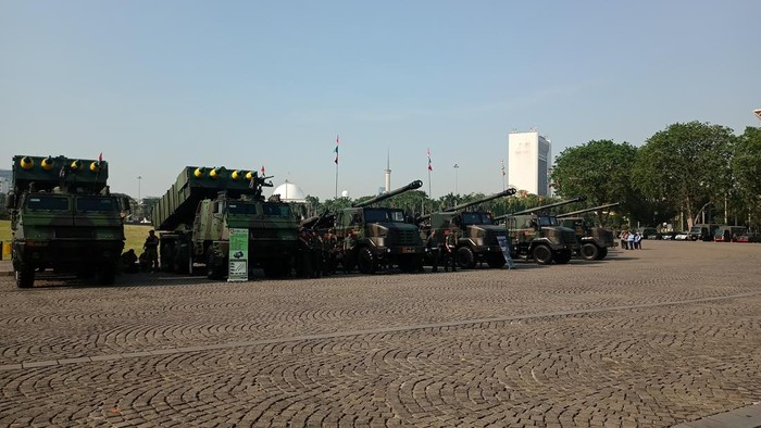 Pameran alutsista TNI AD dalam rangka HUT ke-78 TNI di Silang Monas, Jakpus, Senin (25/9/2023).