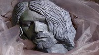Kurt Cobain juga mungkin nangis lihat ini/Foto: Patung Kurt Cobain/India Today
