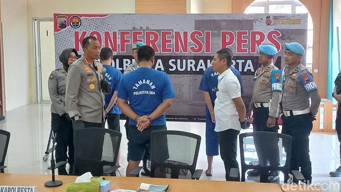 Kapolresta Solo Kombes Iwan Saktiadi, saat konferensi pers kasus pencurian mobil di Mapolresta Solo, Senin (25/9/2023)