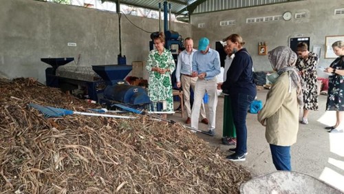 Pemanfaatan Pembangkit Listrik Tenaga Surya (PLTS) di Desa Kedonganan, Badung, Bali.