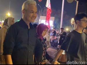 Ketika Ganjar Pranowo Bareng Istri dan Anak Nonton Sheila on 7 di Pestapora