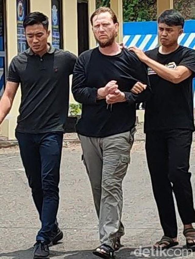 Aksi Keji Bule Amerika di Banjar