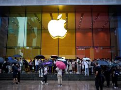 Potret Warga China Antre Panjang Demi iPhone 15