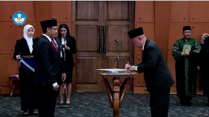 Prof Komarudin Resmi Dilantik Menjadi Rektor UNJ Periode Kedua