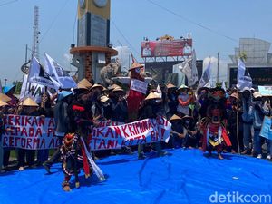 Hari Tani Nasional, Ratusan Petani di Lampung Unjuk Rasa terhadap Pemprov