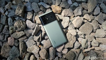 6. Realme GT5 mendapat 1.596.482 Foto: Adi Fida Rahman/detikINET