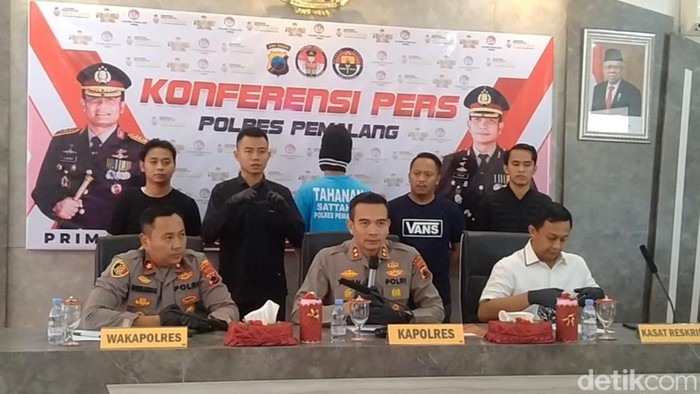 Rilis kasus pembunuhan gadis berseragam pramuka di Polres Pemalang, Jateng, Senin (25/9/2023).