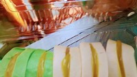 Buat warga Jakarta Utara juga bisa membeli roti kukus srikaya di Griya Roti Srikaya. Roti kukus pandannya lembut dan harum, harganya Rp 4.000 per buah. Bisa menemukannya di kawasan Penjaringan. Foto: Google Review