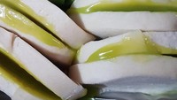 Penjual roti kukus selai srikaya rumahan lainnya bisa ditemui di kawasan Tebet Barat Raya. Namanya Rokaya, sajian roti kukusnya lembut dan ditambah selai sriaya yang lumer legit. Foto: Google Review