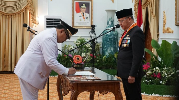 Sekda Arif Gunadi dilantik menjadi Pj Wali Kota Bengkulu