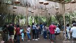 Sensasi Belanja dengan Kepingan Bambu di Pasar Pelipur Lara