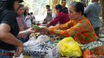 Sensasi Belanja dengan Kepingan Bambu di Pasar Pelipur Lara