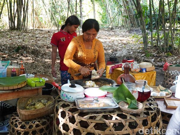 Sensasi Belanja dengan Kepingan Bambu di Pasar Pelipur Lara