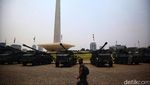 Potret Seratusan Alutsista TNI Mejeng di Monas