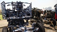Seratusan alutsista yang dipamerkan terdiri dari 45 unit milik TNI AD, 45 unit milik TNI AL, 30 unit milik TNI AU, dan 5 unit milik Mabes Polri.  