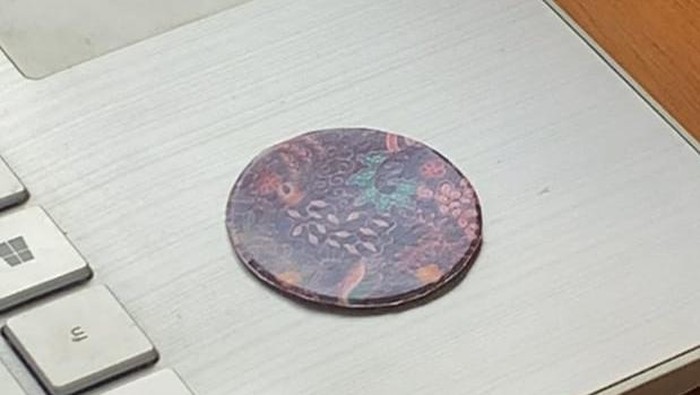 Stiker antiradiasi karya mahasiswa Unsoed.