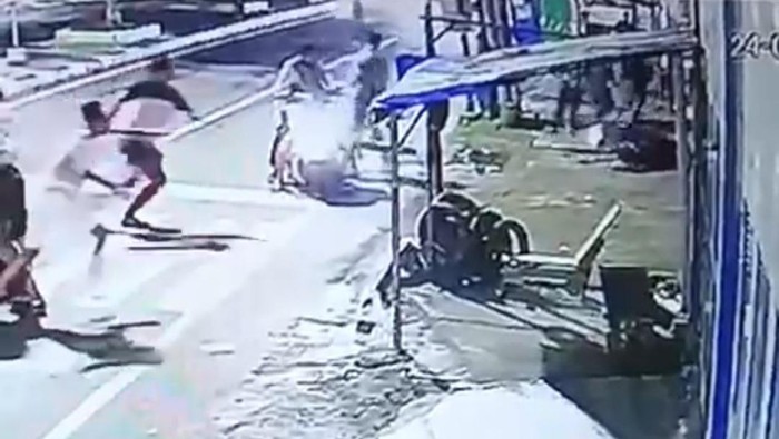 Tangkapan layar video begal beraksi di Jalan Halat Medan. (Foto: Tangkapan layar)