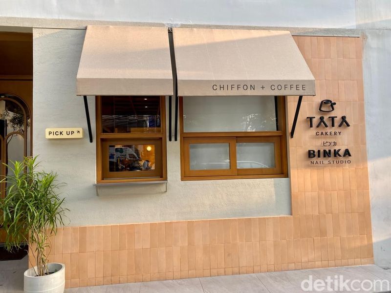 Tata Cakery: Chiffon Earl Grey Regal dan dan 'Dirty Matcha' di Kafe Instagramable